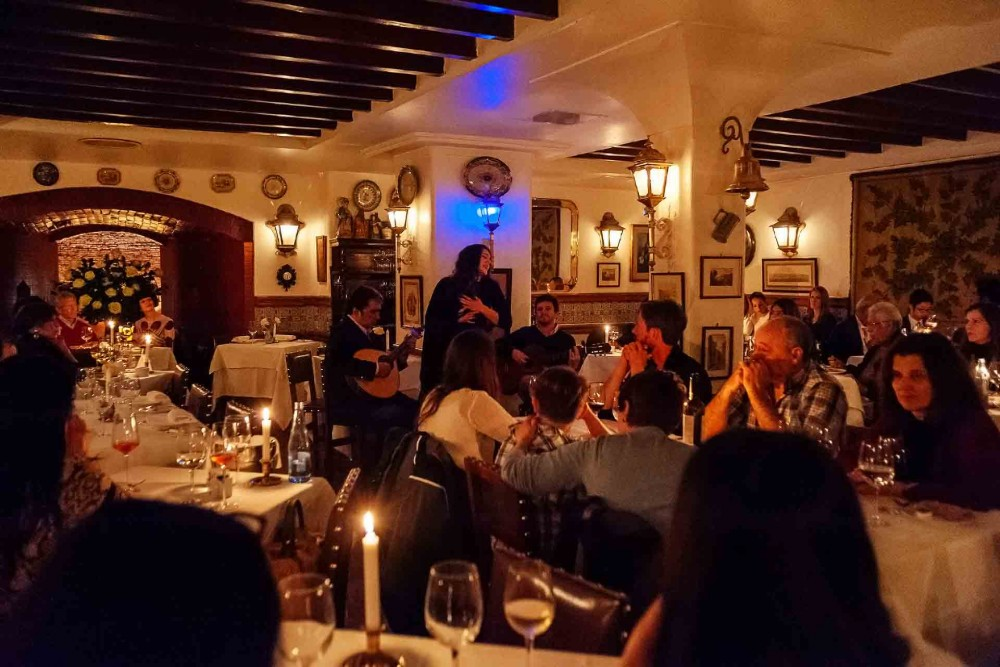 Cultural Immersion - We believe the most memorable experiences come from engaging with Portugal's rich culture. - Portugal team retreat approach